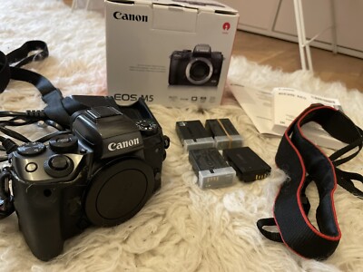 Canon EOS M5 24,2MP Digital mit Zubehörpaket Objektive und Mount Adapter