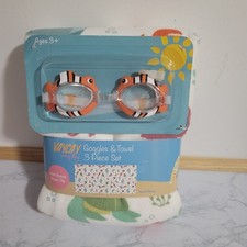 VayCay Everyday Goggles and Towel 3 pc. Set. NEW