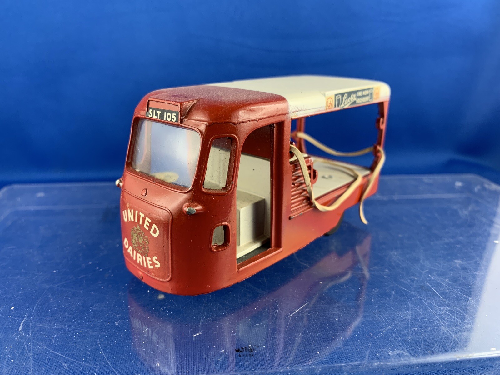 Spot-On 122, Milk Float (United Dairies) - Free Price Guide & Review