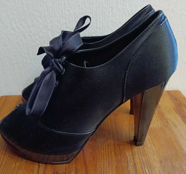 Women Carvela Boots 39