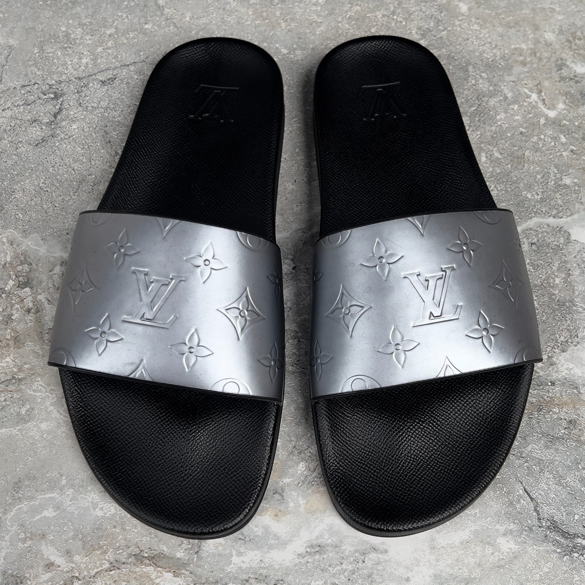 [AUTHENTIC, PRE-OWNED] Louis Vuitton Waterfront Mules (Color: Noir) Size 8 Louis Vuitton LV waterfront mules black new Rubber ref  main image 4