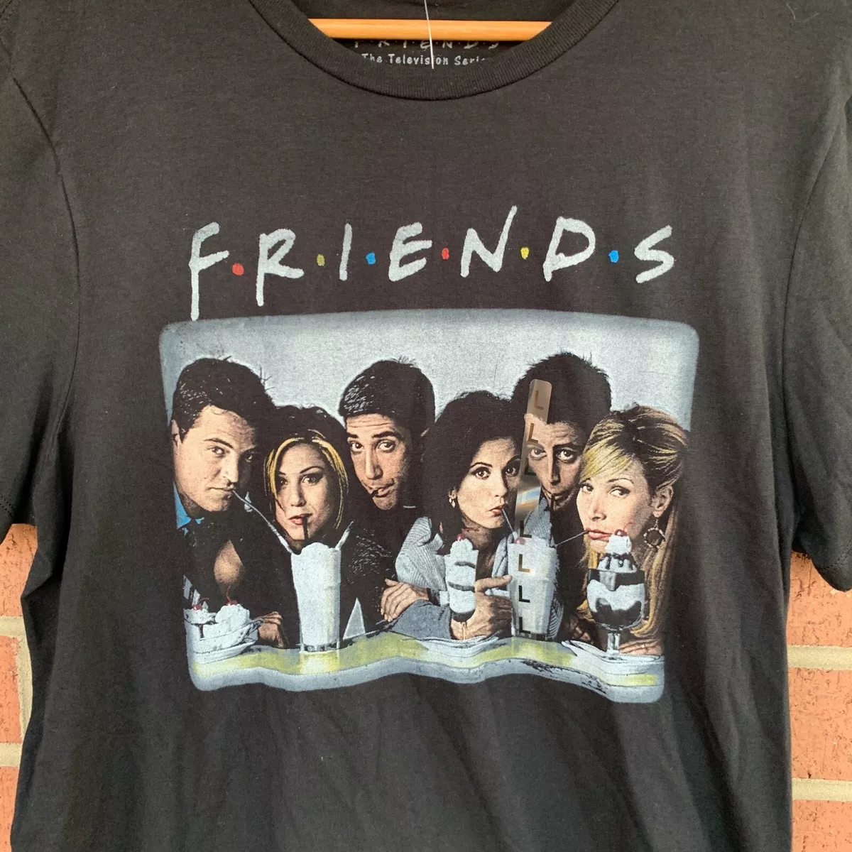 Tierras altas Cien años Dar Friends Cast TV Show Short Sleeve Graphic Black Crew Neck T-Shirt - Size L - NWT | eBay Tierras altas Cien años Dar Friends Cast TV Show Short Sleeve Graphic Black Crew Neck T-Shirt - Size L - NWT | eBay