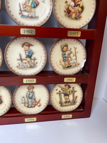 Goebel Hummel Plate Set with 1971-1995 Display Rack, 24 Plates - Picture 4 of 7