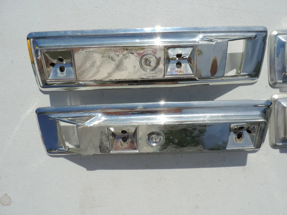 Plymouth GTX 1970 base reposabrazos delantera y trasera - bonito juego original a juego Foto 2 de 4