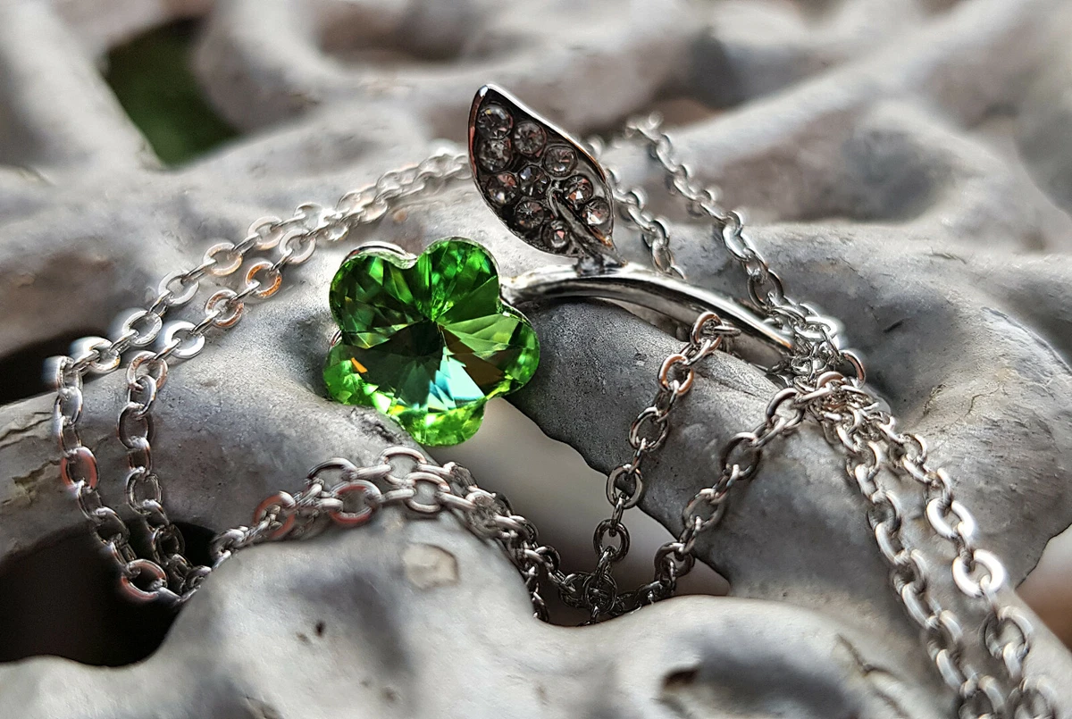 New stunning Swarovski elements Crystal elements emerald green flower necklace