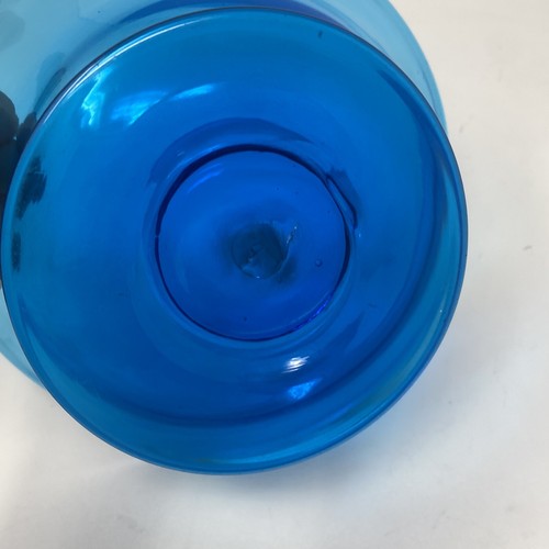 Cuenco azul de vidrio soplado con patas Blenco? 8,5” - Imagen 9 de 11