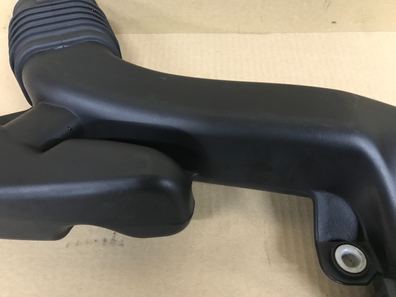 FORD MONDEO 2.0 HYBRID FRONT PANEL AIR INTAKE PIPE DG939C675BB 2015