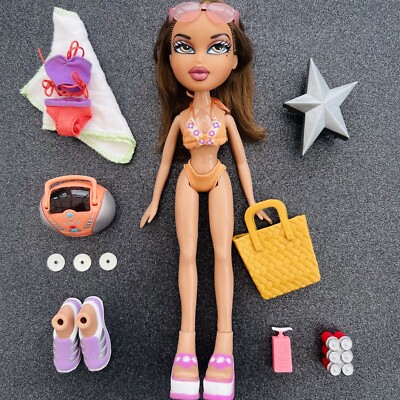 Bratz Beach Party Yasmin Puppe mit Frühjahr/Sommer Kleidung & Zubehör KOMPLETT!