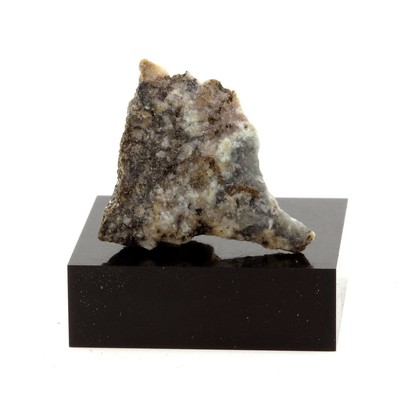 Mineralien und Edelsteine. Acmite. 13,8 ct. Mont Saint-Hilaire, Québec, Ca