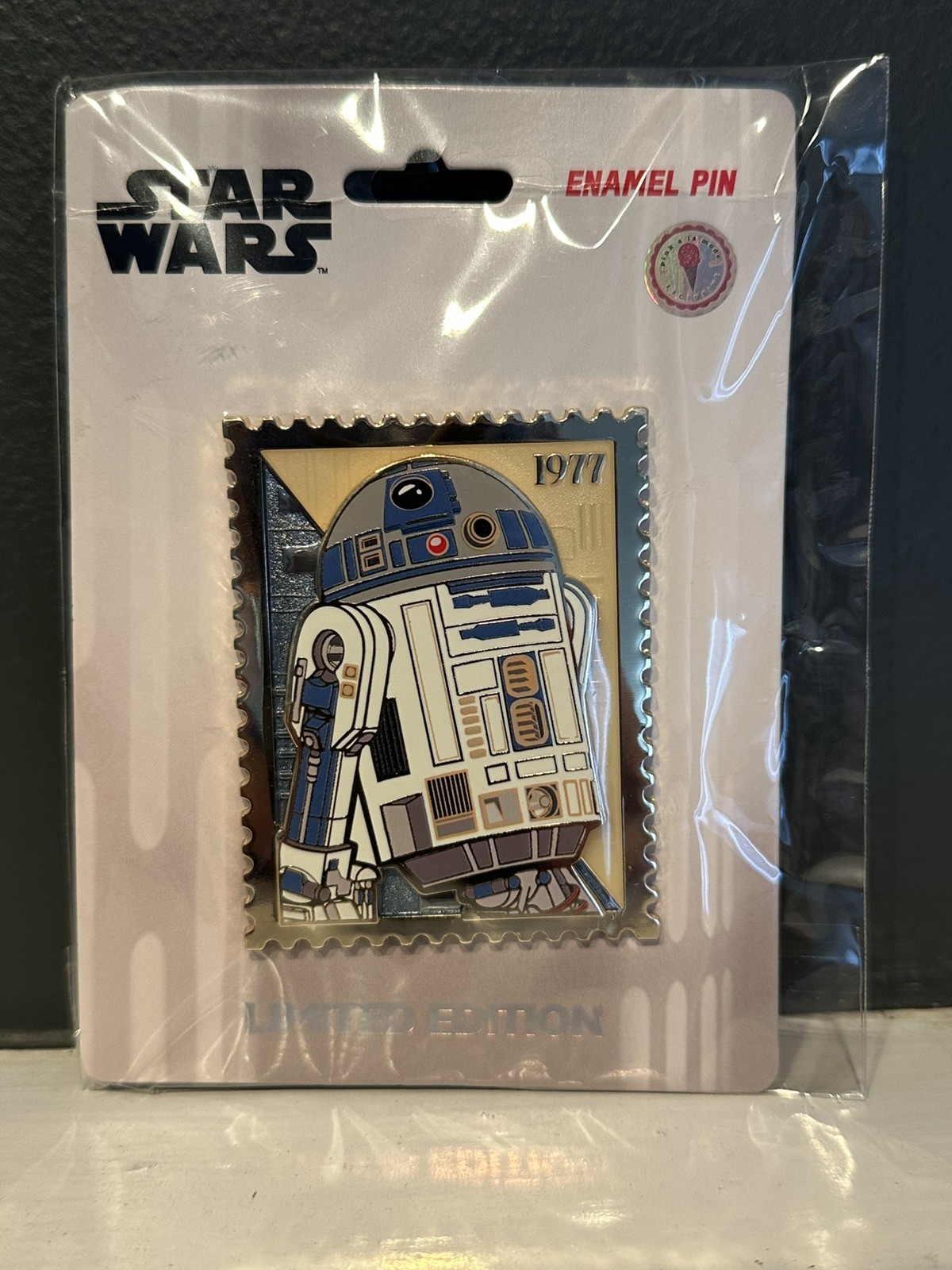 Disney Pink a La Mode Royal Stamp Pin R2D2 Collectible Pin LE400 In Hand