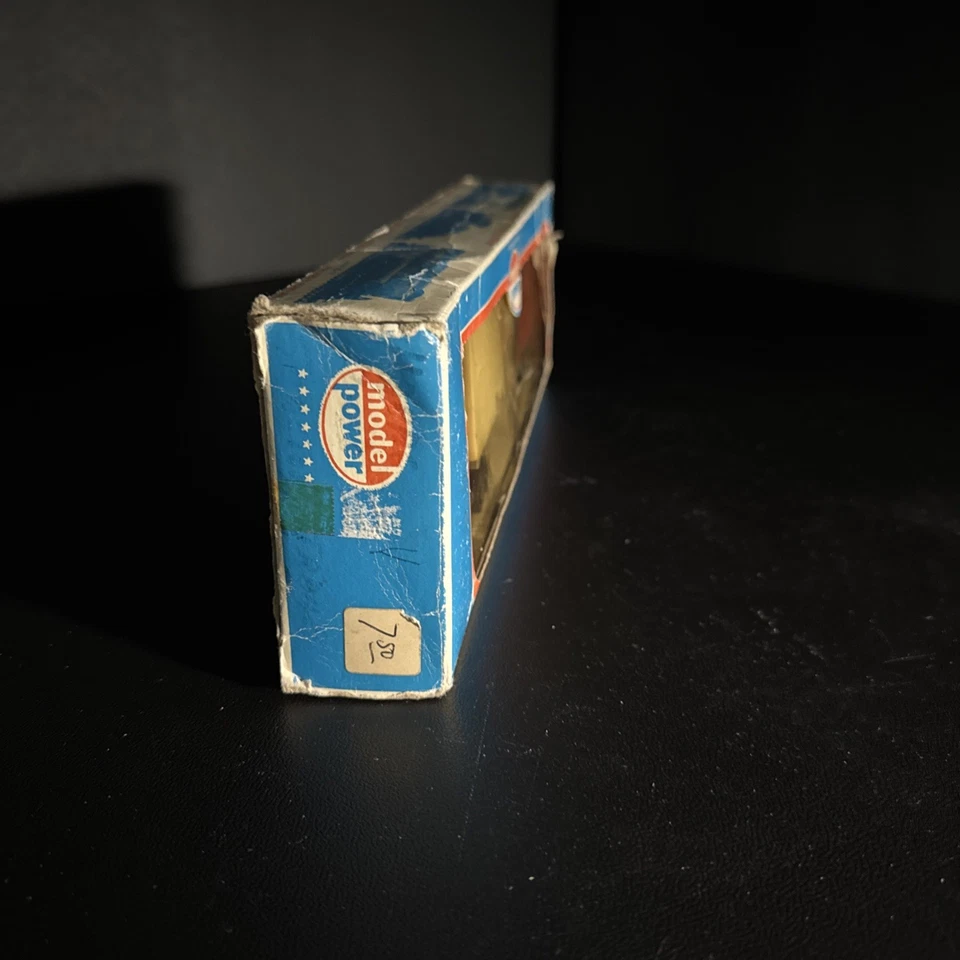 Model Power Vintage Plastic Dunlop Truck And Trailer - Image 2 of 4