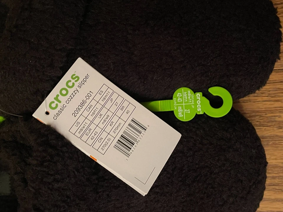 Zapatilla Crocs Classic Cozzzy para mujer en negro Foto 4 de 4