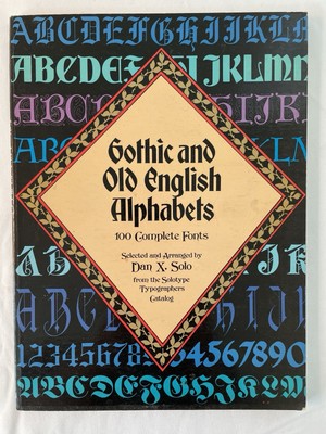 Gothic and Old English Alphabets: 100 Complete Fonts Lettering, Calligraphy PB