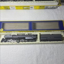 AHM Union Pacific 4-6-6-4 HO Scale Gray Challenger Steam Locomotive Train (New)