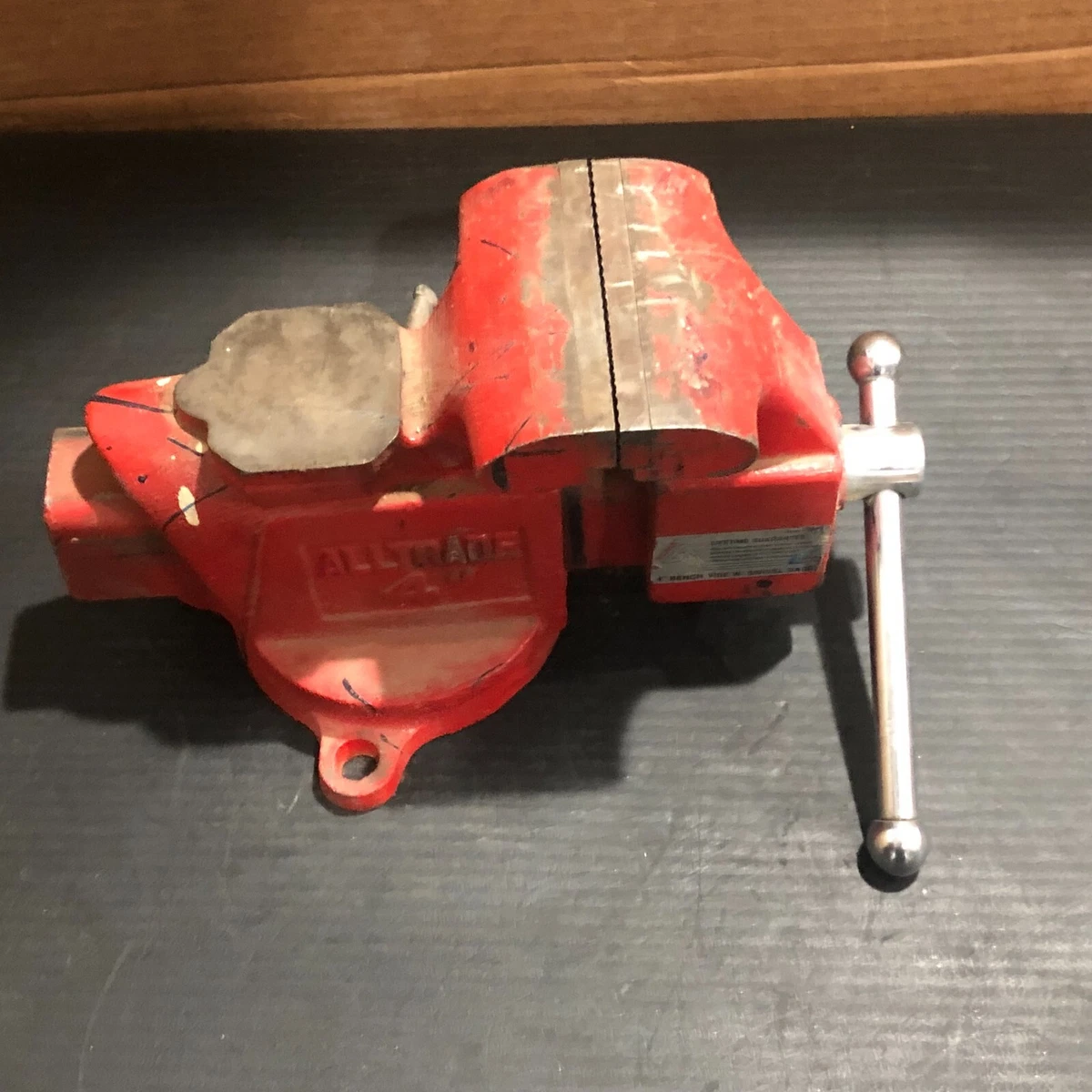 ALLTRADE 4 IN BENCH VISE W SWIVEL BASE MODEL 306 FREE