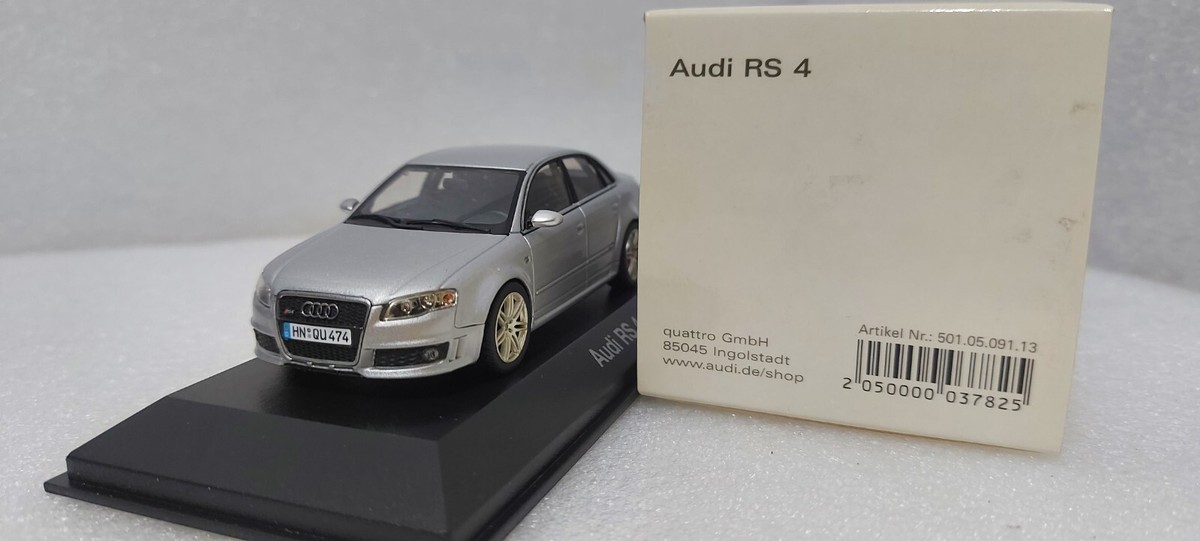 Audi RS4 B7 Limousine 2005 Silver 1:43 Minichamps Dealer Audi RS4 B7 Limousine 2005 Silver 1:43 Minichamps Dealer