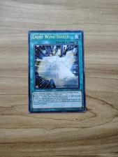 Yu-Gi-Oh! - Light Wing Shield - Ultra Rare / Holo - DUSA-EN039