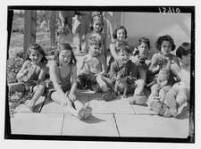 Photo:Closer group of Gat children