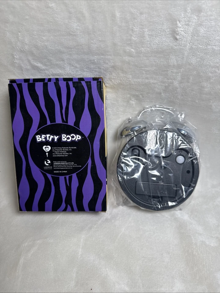Betty boop bedside clock licensed product 2013 Brand New With Box - Image 2 of 3