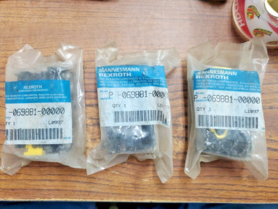 (3-PCS) Rexroth / Mannesmann P-069881-00000 Pneumatic Valve Manifold (TA39MS)
