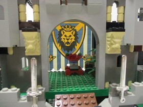 (AH 3) LEGO 6098 King Leo's Castle KNIGHT'S CASTLE with original box and...