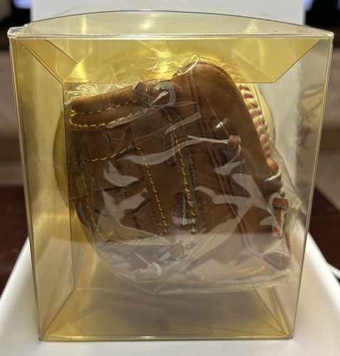 Florida Marlins 1997 World Series Champions Souvenir Baseball Ball + Glove MIB - Picture 4 of 6