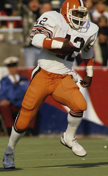 Dwight Walker Cleveland Browns carries the ball at a NFL game v th- Old Photo