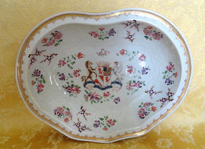 Porcelain de Paris Armorial Crest Chinese Export Style 10'' Bowl