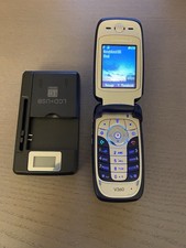 Vintage Motorola V360 Flip Phone with Universal Charger Retro Cellphone