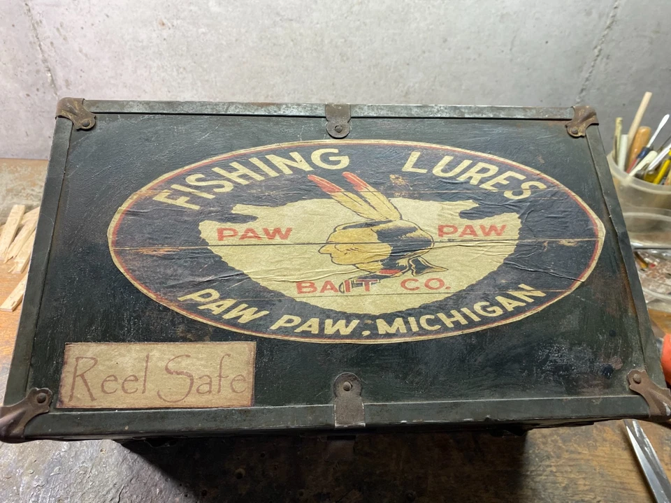 Metal Wood Foot Locker Tackle Box Reel Safe Vintage Paw Paw Heddon - Image 2 of 4
