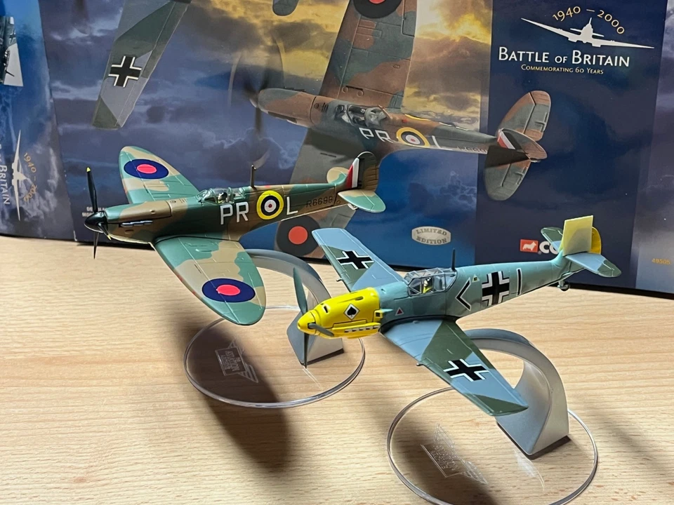 CORGI 49505 Battle of Britain Set Messerschmitt Bf 109 E + Spitfire MkI 1:72 OVP - Bild 4 von 4