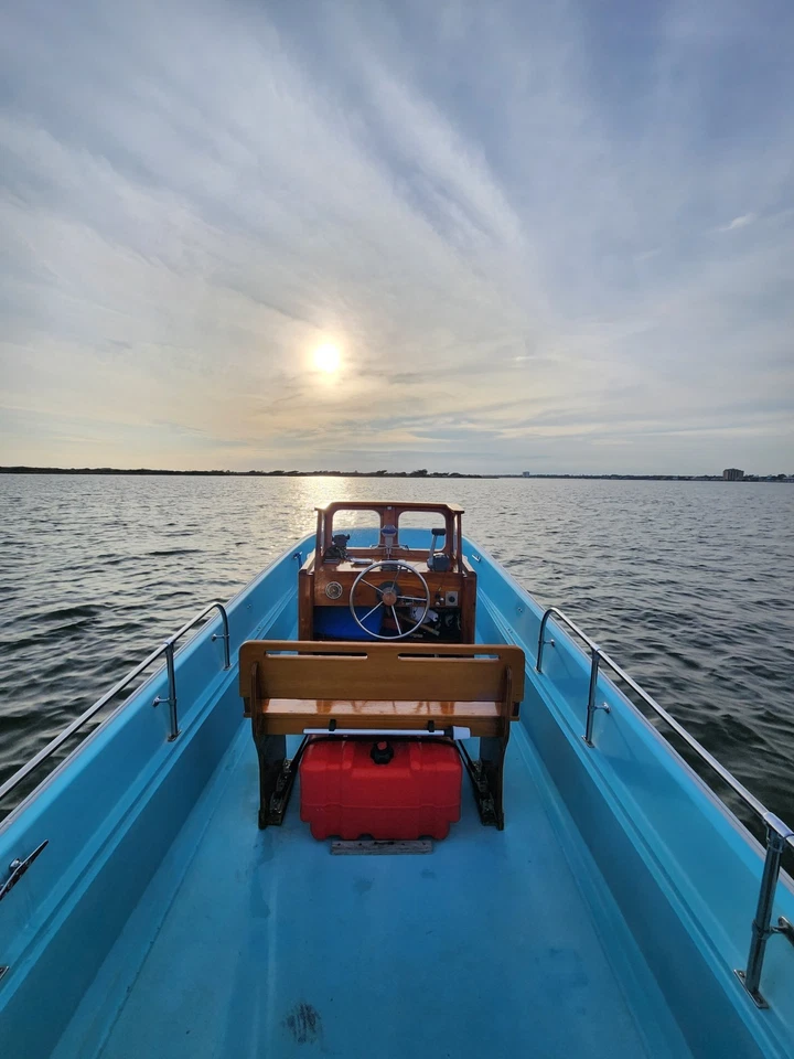 1968 17' Boston Whaler Nauset (Pre Montauk) Mahagony Center Console Boat - Image 4 of 4