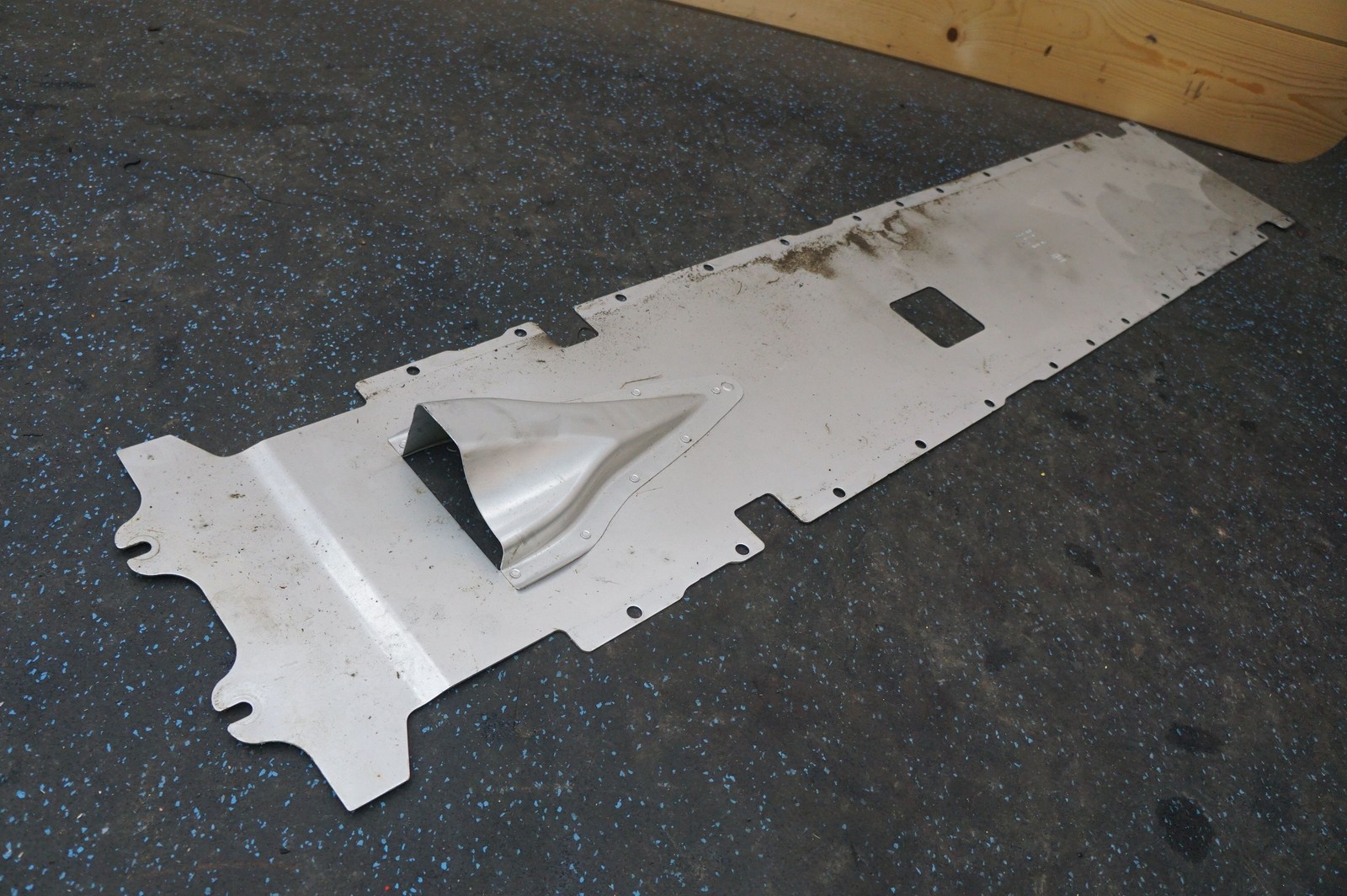 Underbody Skid Plate Trim Panel 4S0825102B OEM Audi R8 LMS GT4 2018