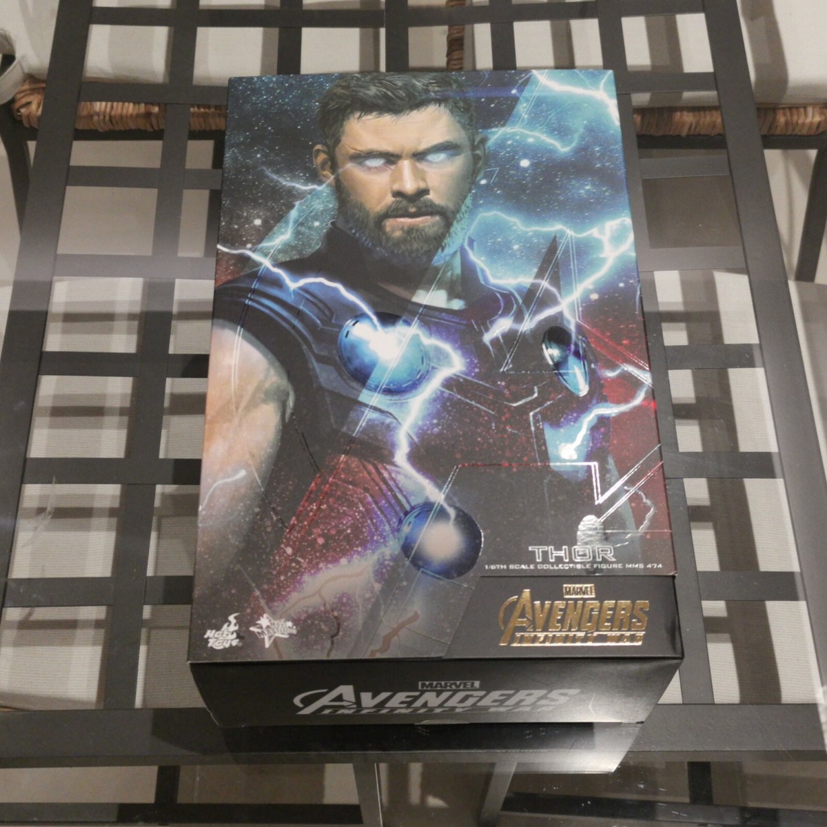 Hot Toys MMS474 Avengers : Infinity War 1:6 Scale Collectible Thor