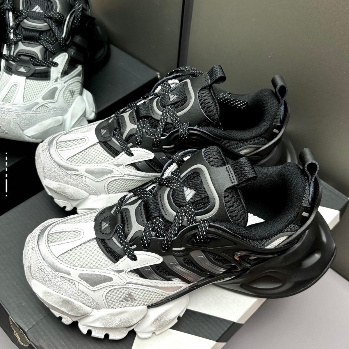 ★人気★ Adidas XLG Runner Deluxe Sneakers White Black Adidas Vento XLG Runner Deluxe Shoes White Black Metallic
