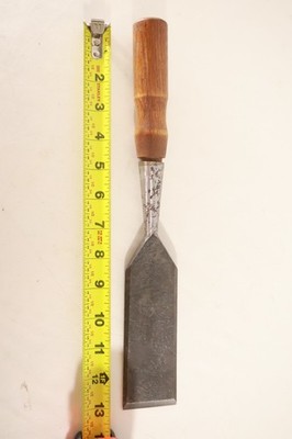 2 INCH BEVEL EDGE BENCH CHISEL NO NAME IN OK CONDITION MUST SEE b2 lot 1