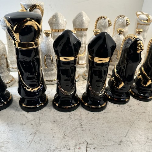 Set scacchi medievali vintage antichi in ceramica dipinta a mano 8" re completo 32 pezzi - Foto 15 di 24