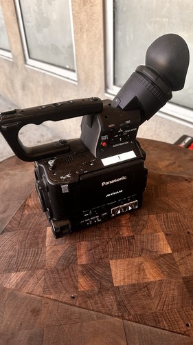 Panasonic AG-AF100P AVCCAM HD Professional Video Camcorder Micro Four Thirds - Picture 1 of 11