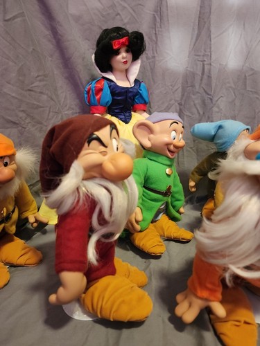 Juego de muñecas Blancanieves y los siete enanitos de Disney, edición limitada de muñecas de porcelana - Imagen 11 de 24
