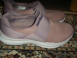 skechers go run size 8