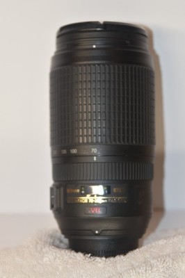 Nikon AF-S NIKKOR 70-300mm f/4.5-5.6G VR ED Lens - Excellent NO HOOD