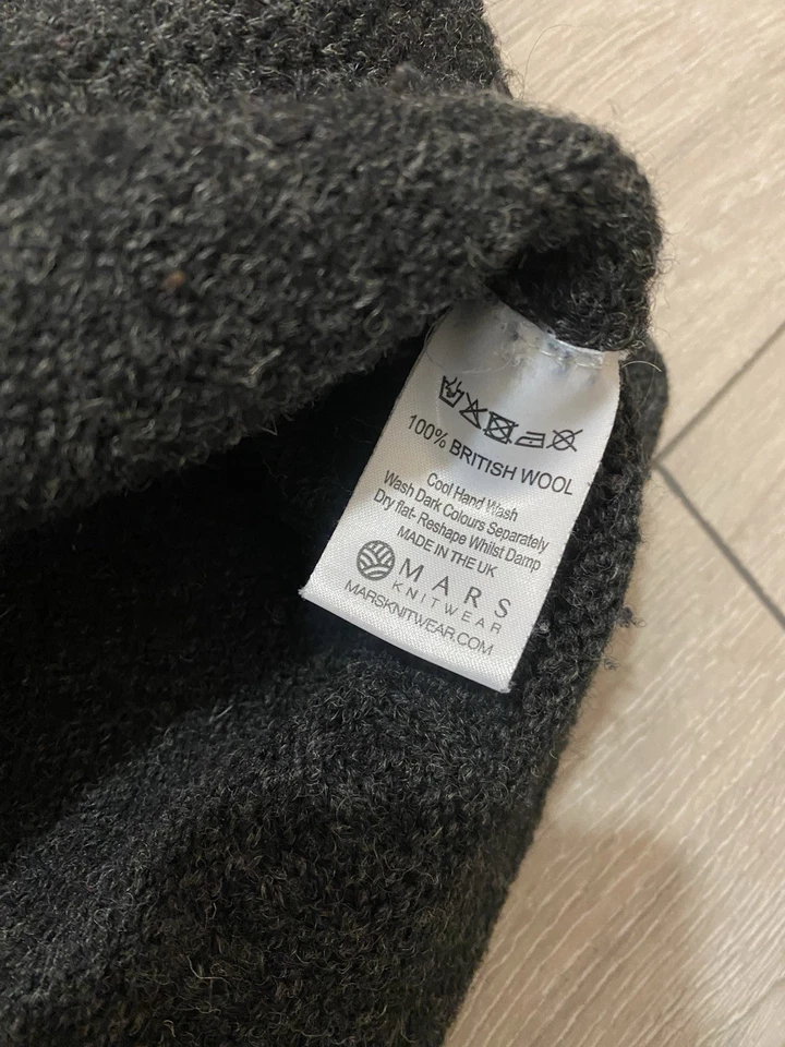 100% British Wool Fisherman Pattern Guernsey Jumper  Mars Men’s Medium Grey - Image 4 of 4