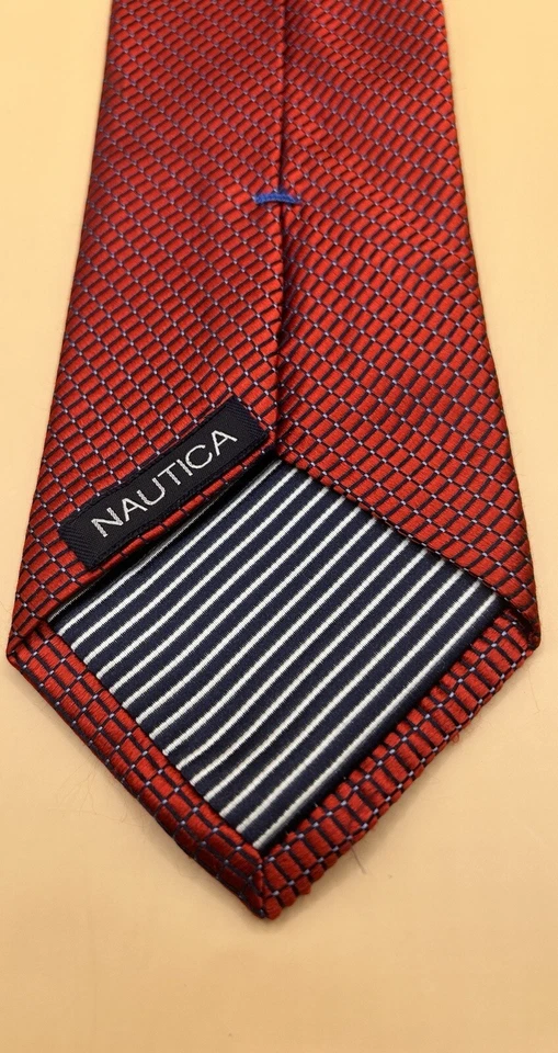 Corbata Nautica roja lisa micro patrón usada en excelente estado Foto 3 de 3