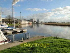 Photo 6x4 The River Yare past Cantley sugar factory From the Reedcutter p c2014