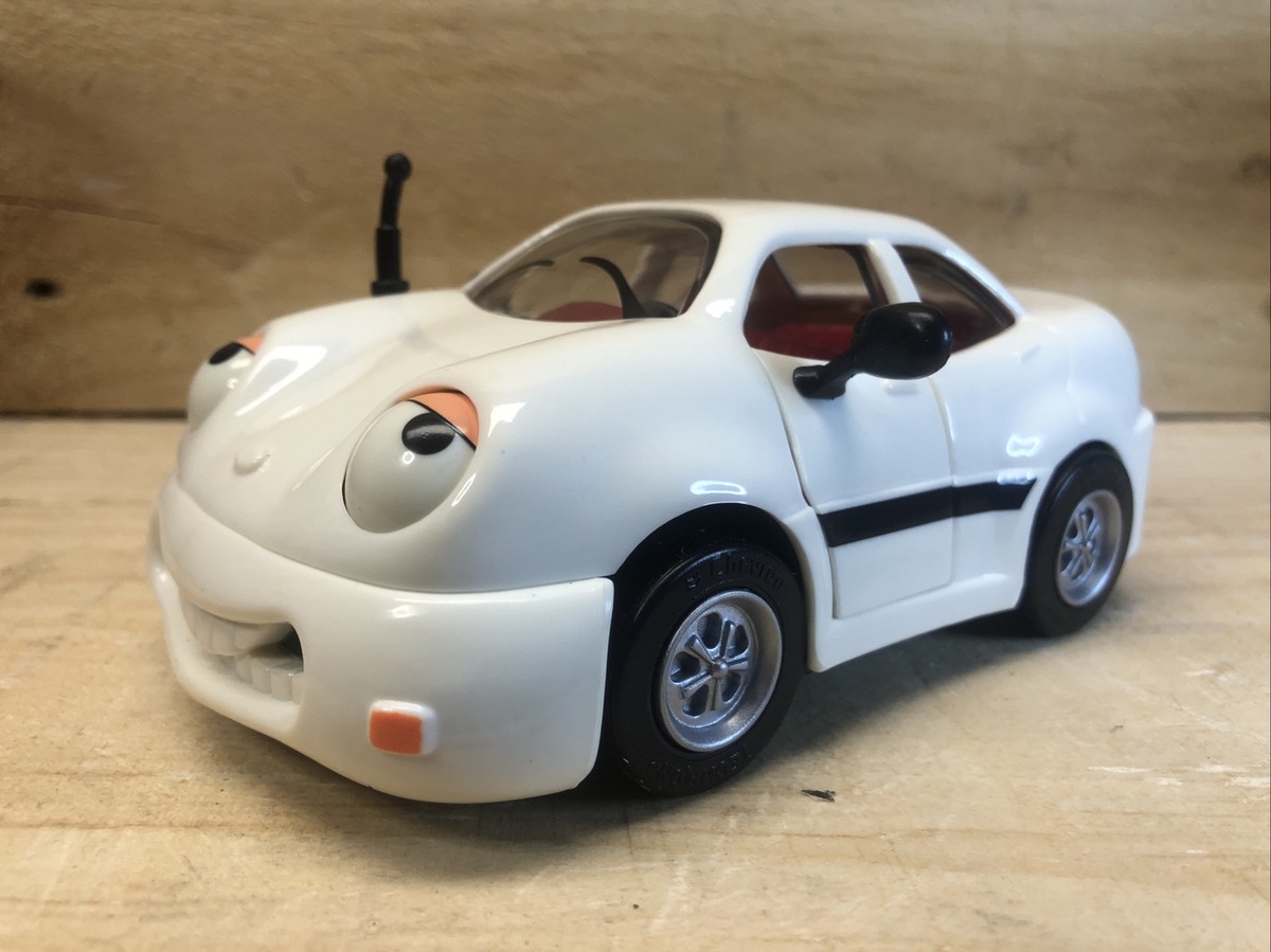 VINTAGE CHEVRON CAR SAM SEDAN 1996 WHITE COLLECTIBLE CAR BY