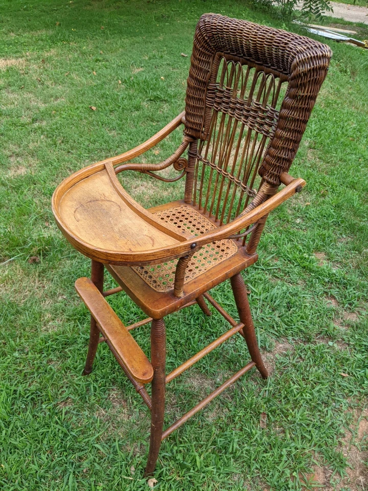 Silla alta infantil vintage de 40" de roble macizo, mimbre y bastón con mesa de bandeja Foto 2 de 4