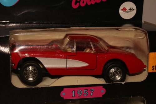 Maisto Corvette Collection, 2 X 1957, 1963 Split Window, 1/43 Scale Diecast - Picture 3 of 11