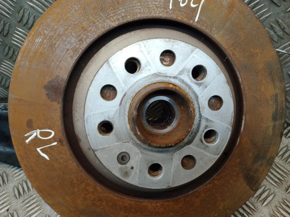 Buje trasero izquierdo volkswagen golf gti gasolina 4x4 5q0505435j mk7 2013-2020 Foto 3 de 4