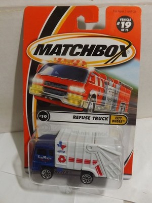 2000 Matchbox Refuse Truck City Dudes Series # 19 of 75 Vehicles