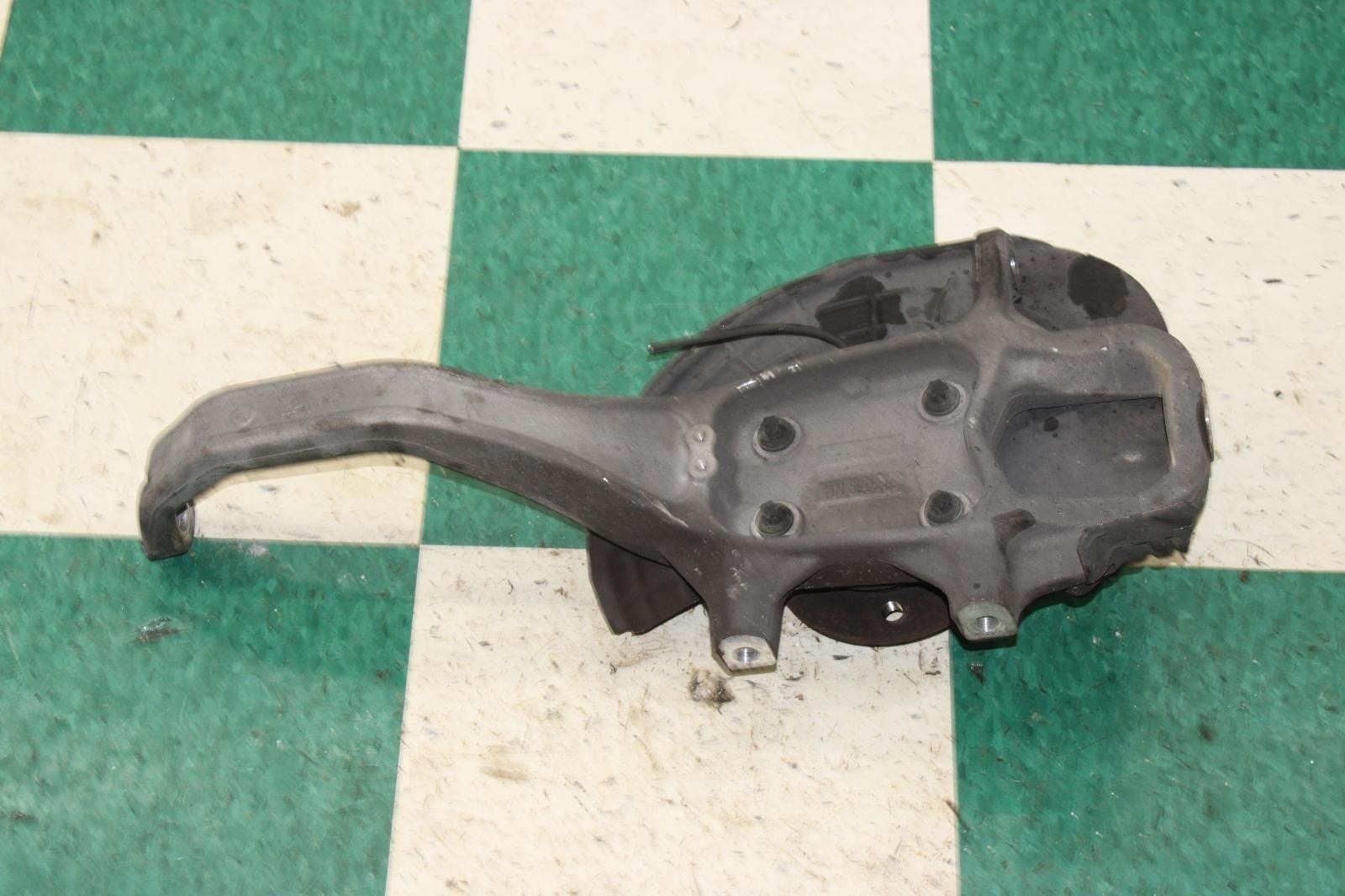 14-21 Ghibli Front Spindle Hub Knuckle Passenger Right RF Side Factory OEM WTY